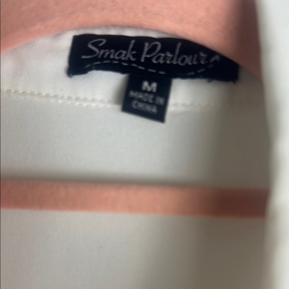 Unique Vintage White Button-Up Blouse - Picture 2 of 6